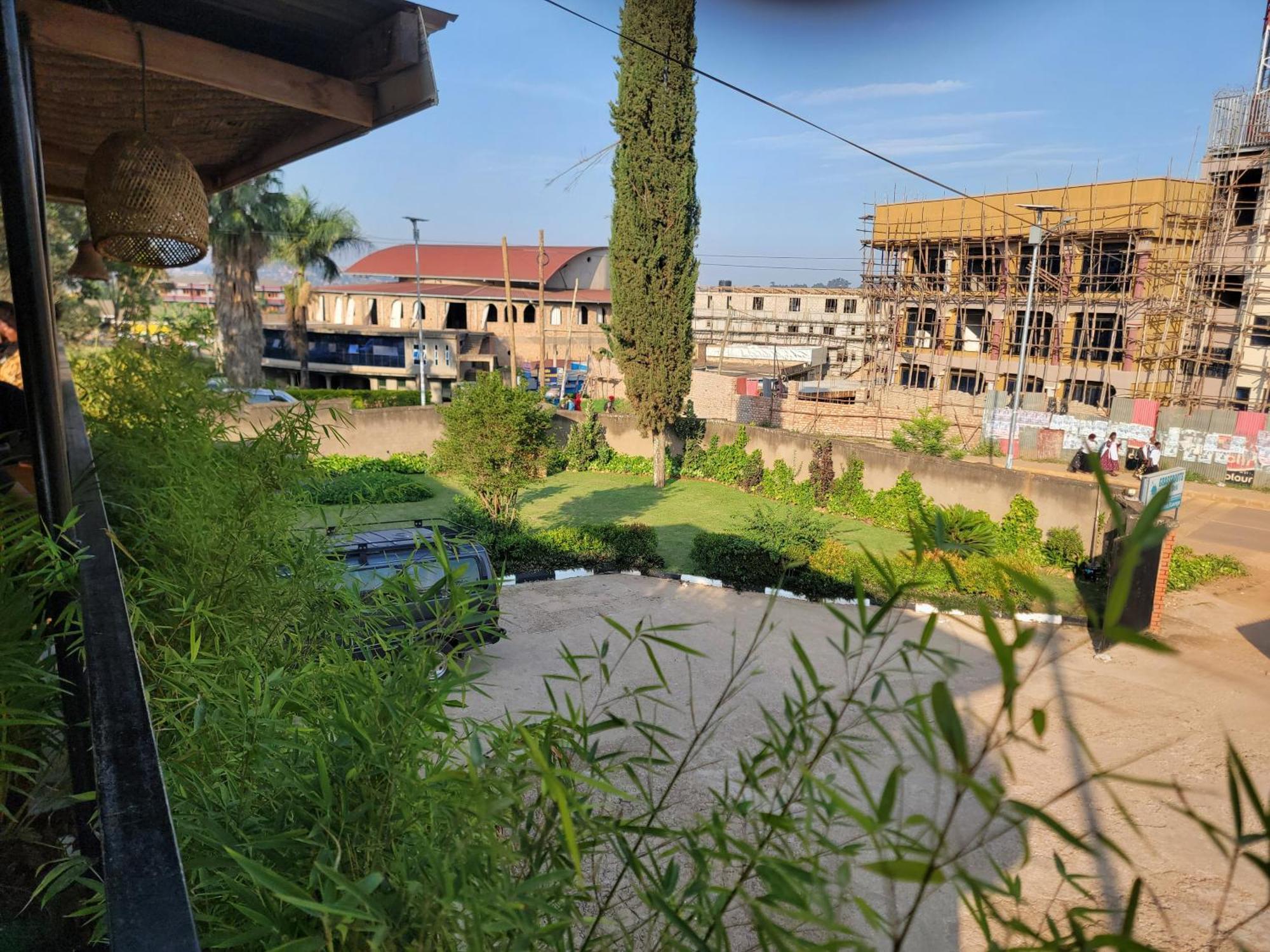 Bed and Breakfast Grassroots Cafe & Deli Masaka Exterior foto