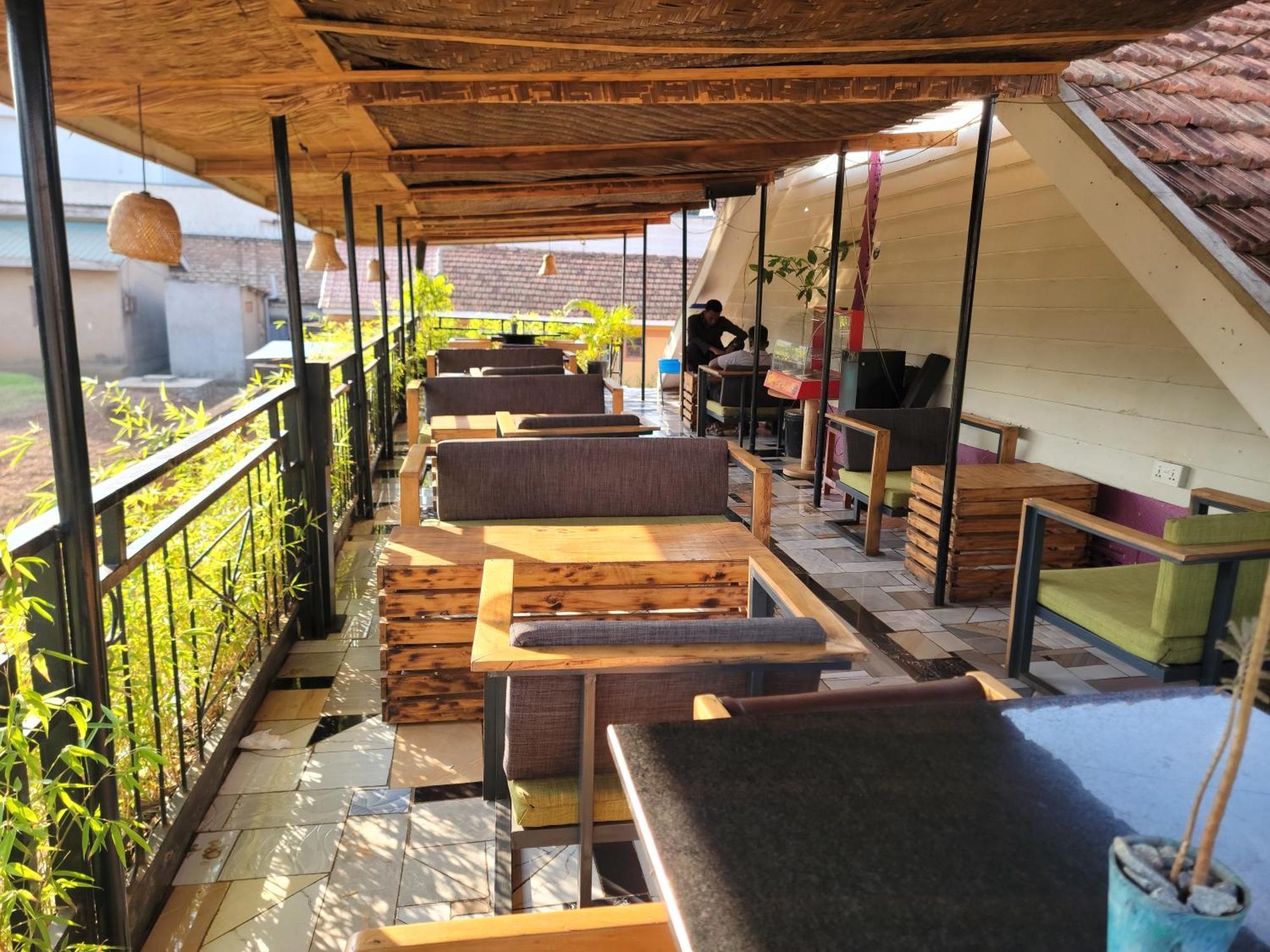 Bed and Breakfast Grassroots Cafe & Deli Masaka Exterior foto